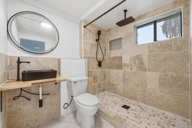 Building Photo - 2529 Rainbow Dr