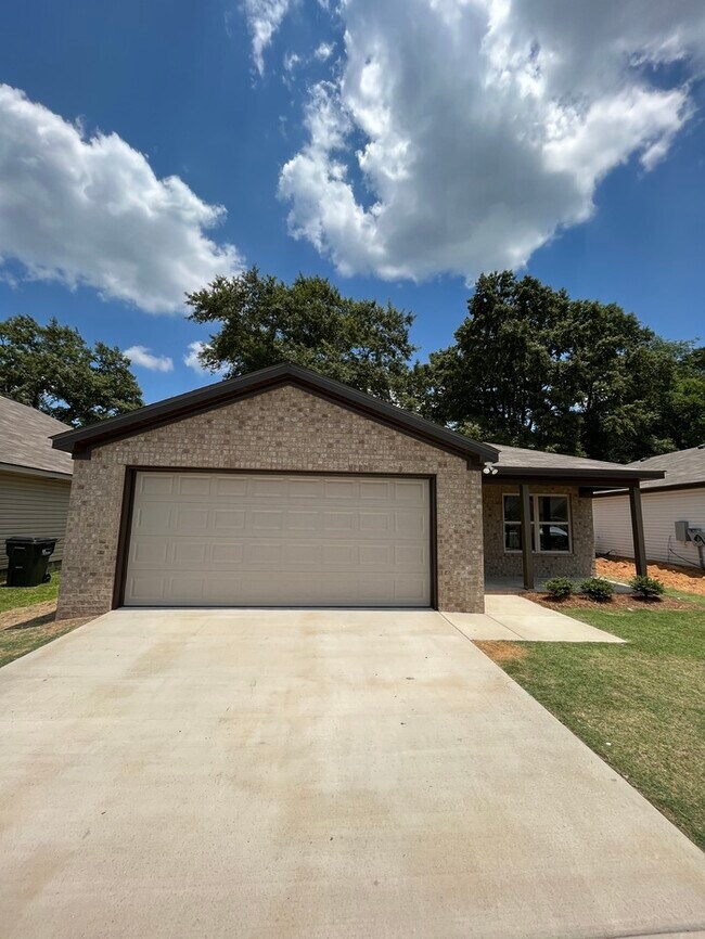 192 Bradford Cir Tuscaloosa, AL 35405 192 Bradford Cir Tuscaloosa AL