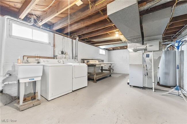 Building Photo - 2580 Whitelaw St