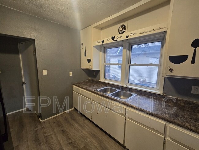 Building Photo - 707 Webster St