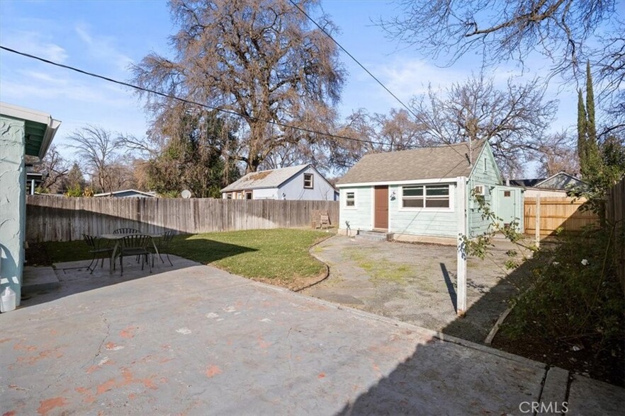 Back yard with back unit - 955 Aspen St