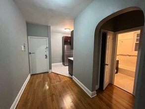 Building Photo - 22 Redwood Ave