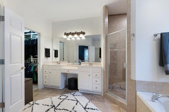 Building Photo - Stunning 5BR Executive Style Home in Brentwood