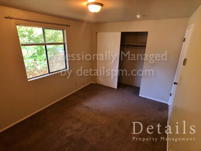 Building Photo - 9467/9469 Silverdale Loop Rd NW