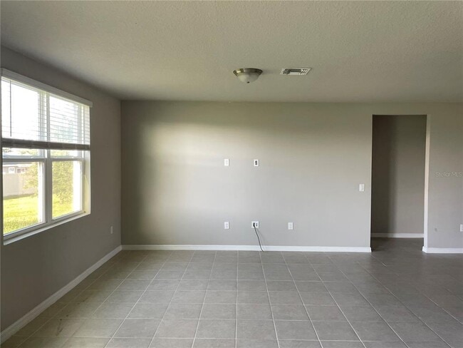 Building Photo - 3212 Weitzel Dr