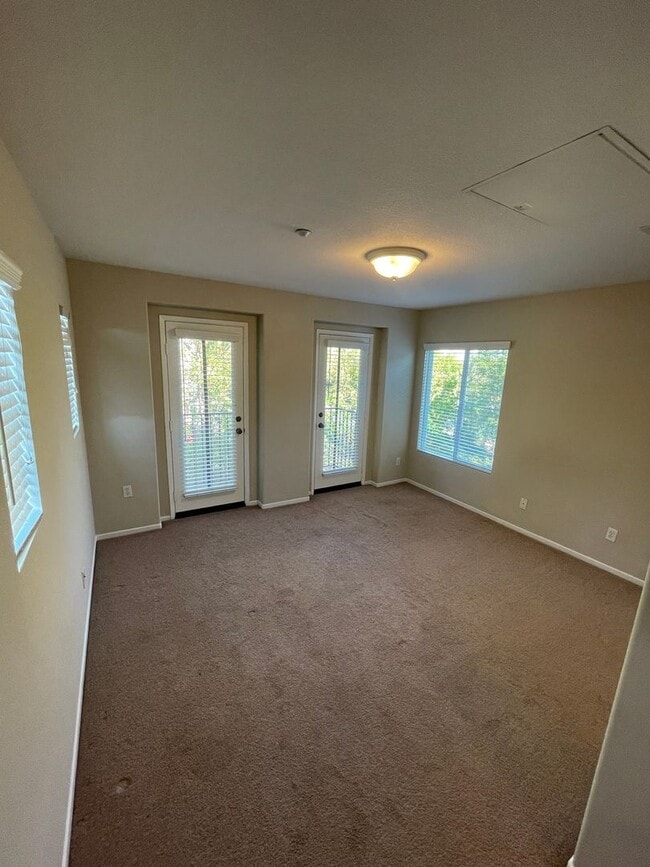 Building Photo - Beautiful Three Story Townhome In San Elij...