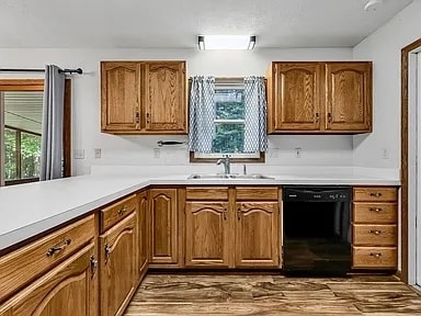 Building Photo - 428 Grand Ridge Dr