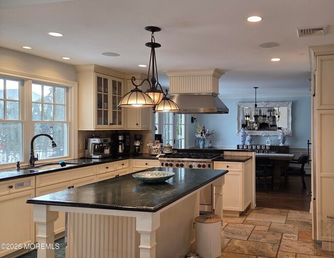 Building Photo - 1518 Laguna Dr