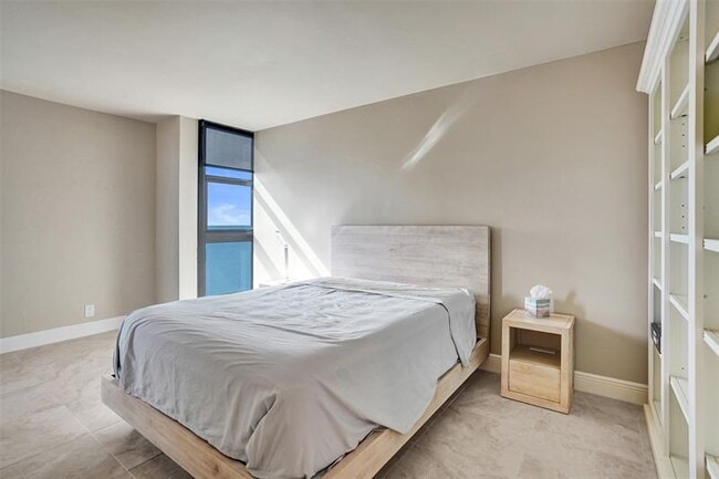 Building Photo - 5510 N Ocean Dr