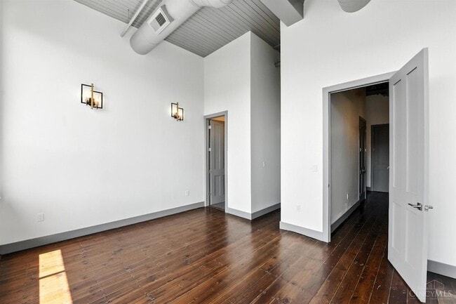 Building Photo - 222 W 15th St