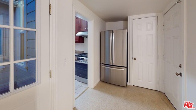 Building Photo - 487 43rd St