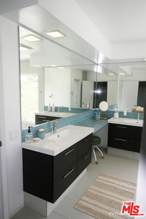 Building Photo - 2657 Zorada Dr