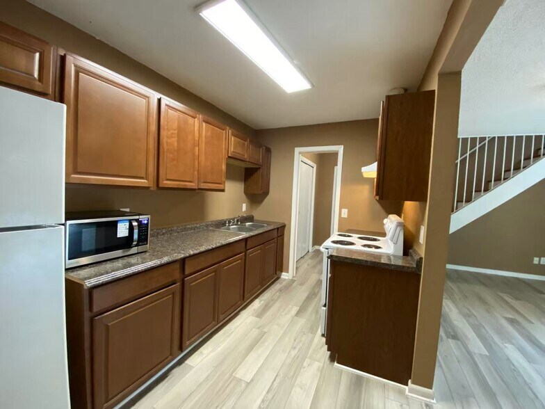 Building Photo - 5002 Blue Spruce Cir