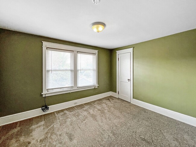 Building Photo - Cozy 3BR/1BA - Pet Friendly Up To 2 Pets Under 35#