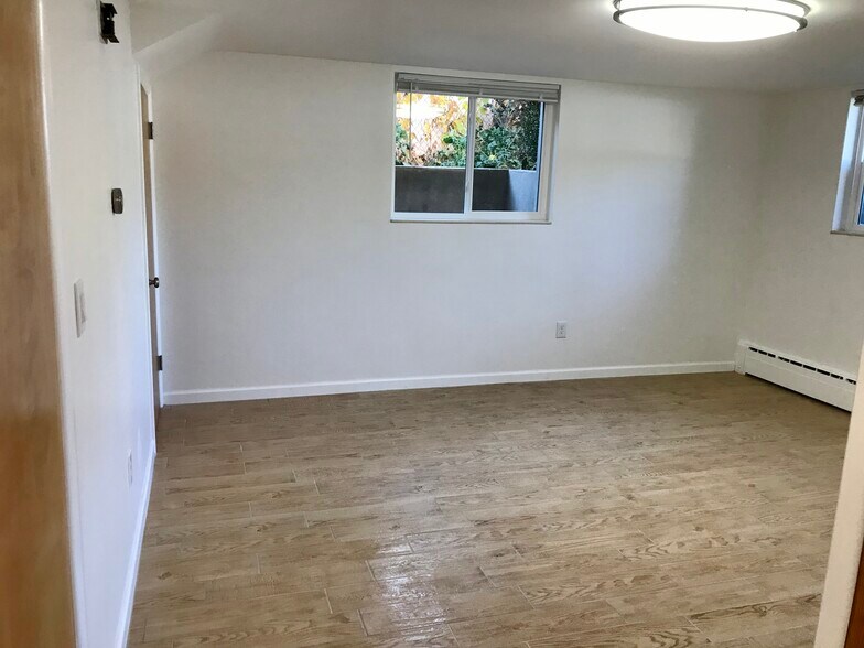 Building Photo - 975 W 300 N