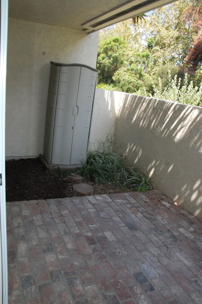 Building Photo - La Goleta One Bedroom