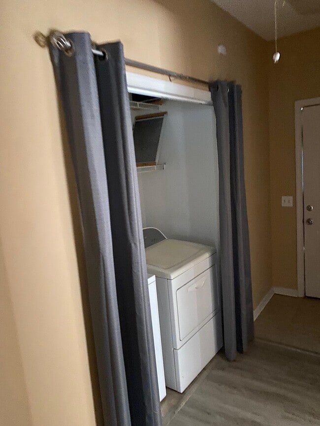 Building Photo - 1517 McPhearson Dr