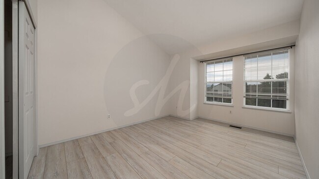 Building Photo - Beautiful 2 Story home in the Heart of Bri...