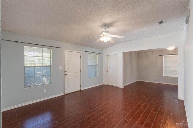 Building Photo - 17 Roundup Cir