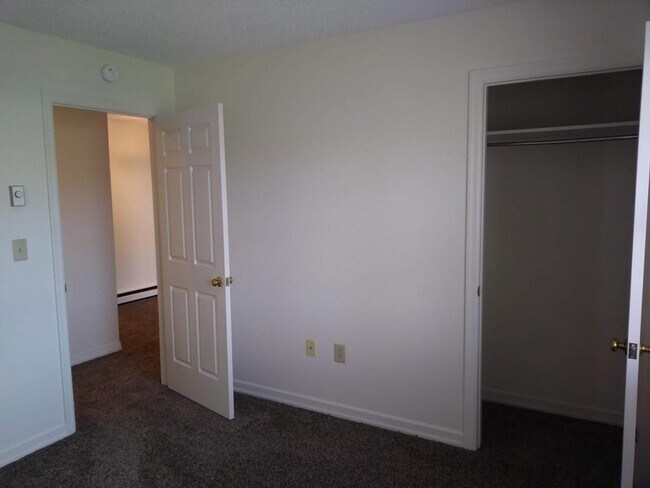 Building Photo - 375 Girio Terrace