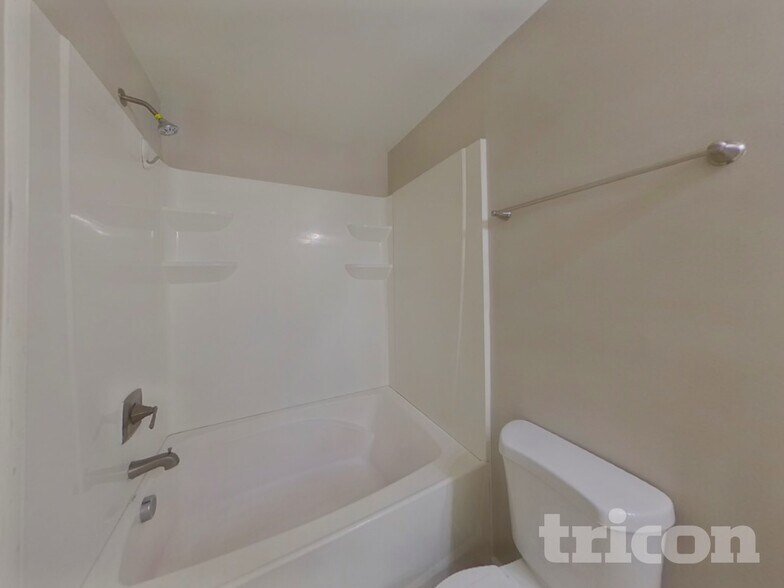 Building Photo - 5819 Hewitt Dr