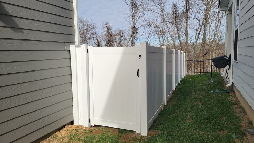 Building Photo - 5370 Bellflower Hls