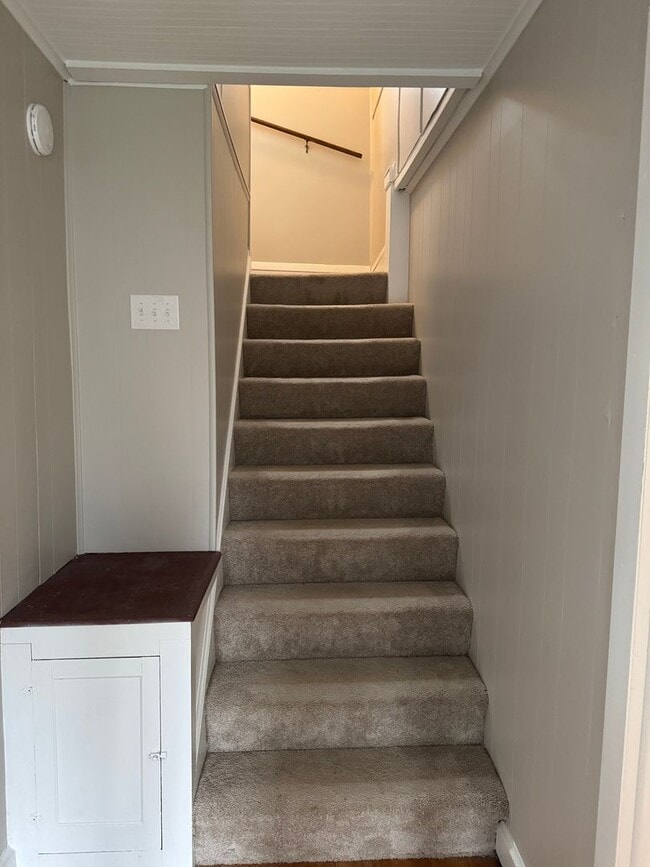 Building Photo - Newly Renovated Apartment in Liverpool!