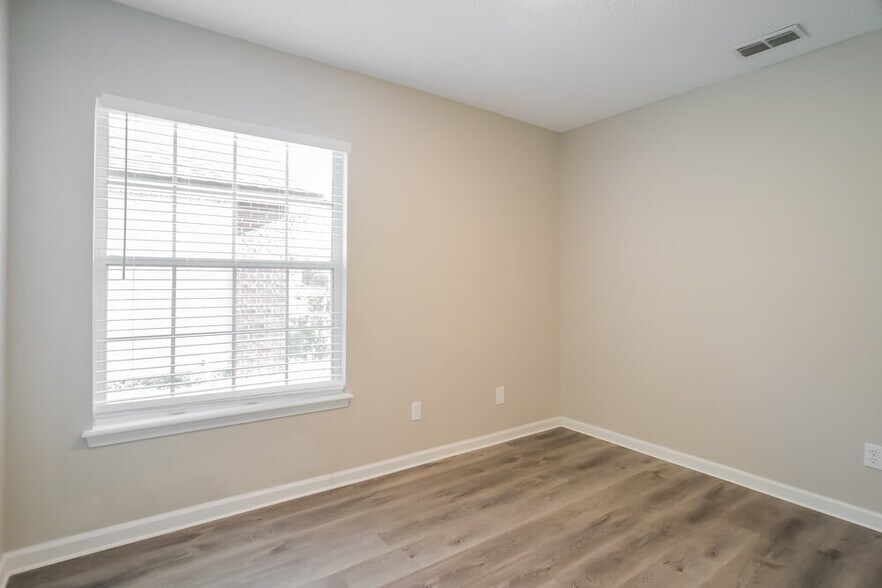 Building Photo - 7725 Fawn Lake Dr S