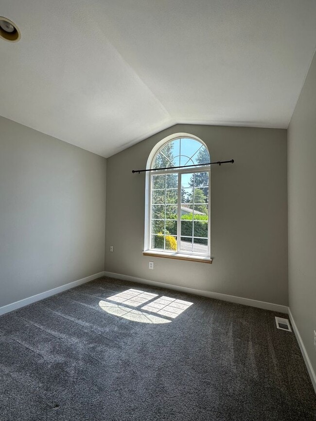 Building Photo - 5108 Rainier Dr E