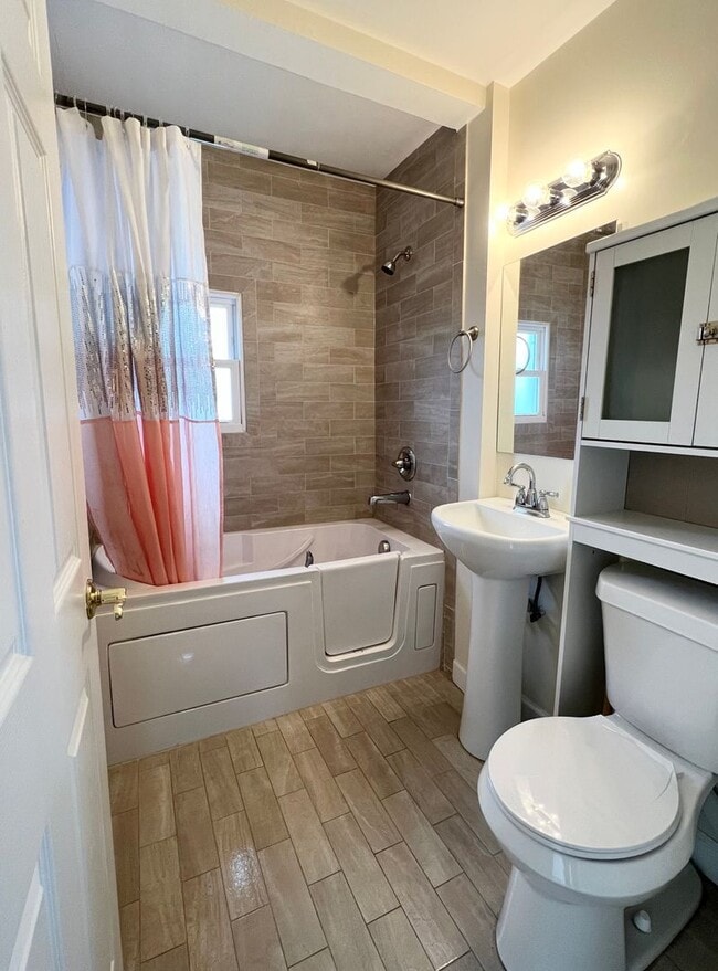 Building Photo - Move-In Ready 3 Bedroom, 1 Bathroom Home in Westland, MI