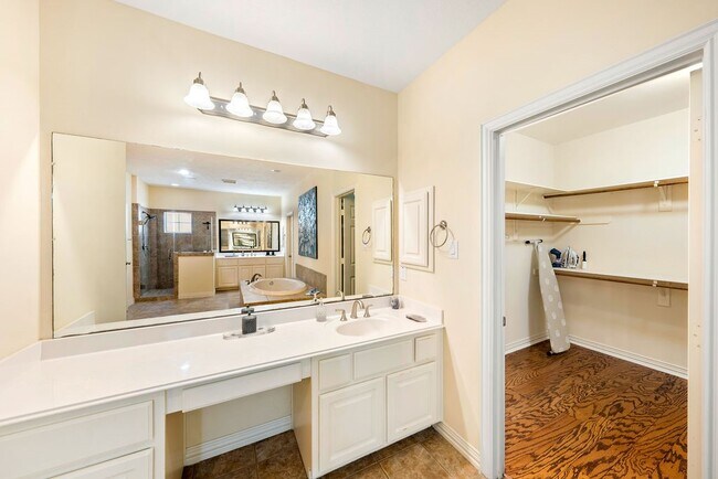 Building Photo - 7143 Laguna Villas