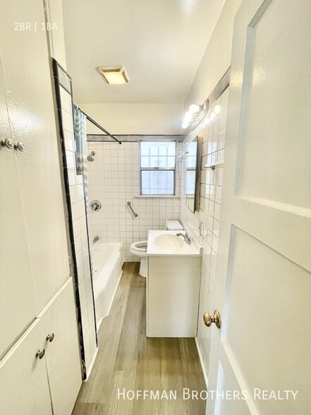 Building Photo - 2838 W Vernon Ave