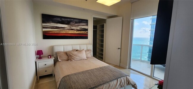 Building Photo - 15811 Collins Ave