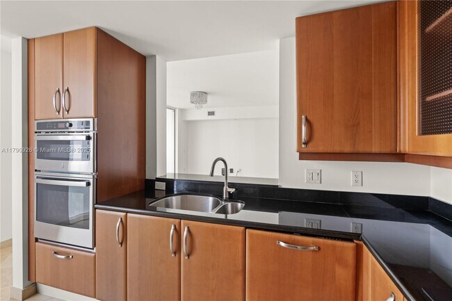 Building Photo - 19400 Turnberry Way