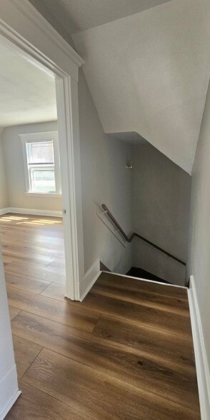 Building Photo - 83 Gibbs St