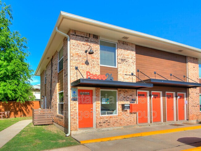 Building Photo - 900 NW 24th St