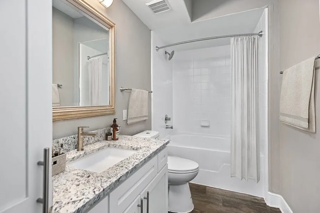 Building Photo - Chic Home with $500 Bonus