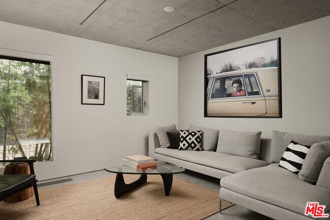 Building Photo - 533 Grand Blvd