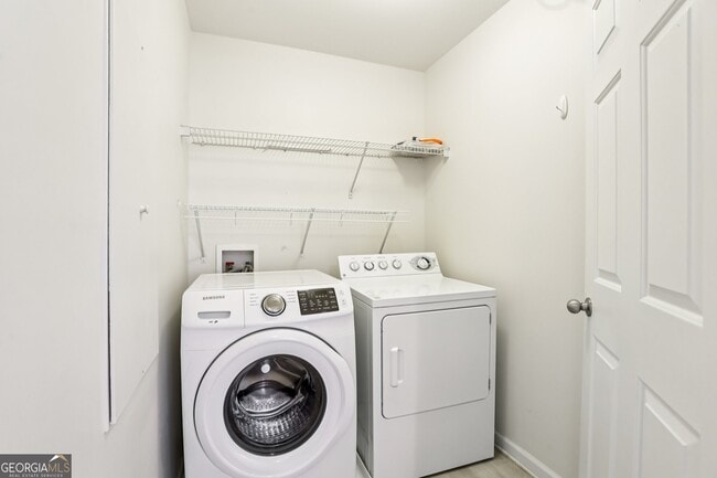 Building Photo - 5940 Bentley Way