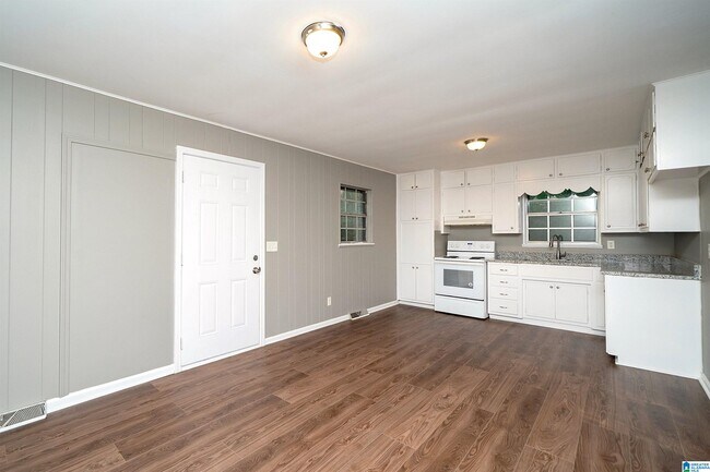 Building Photo - 2415 Ormond Dr