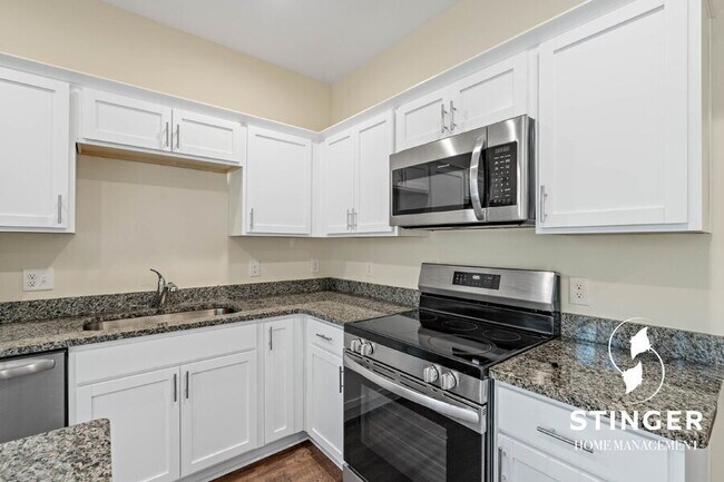 Building Photo - 204 Admiration Ave