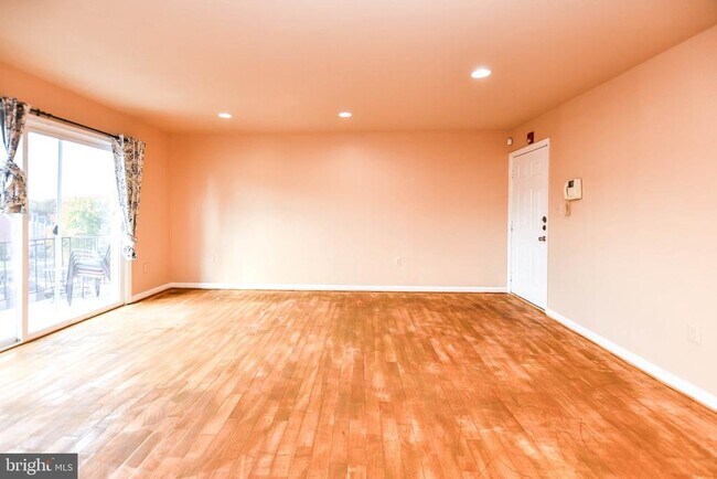 Building Photo - 5005 D St SE