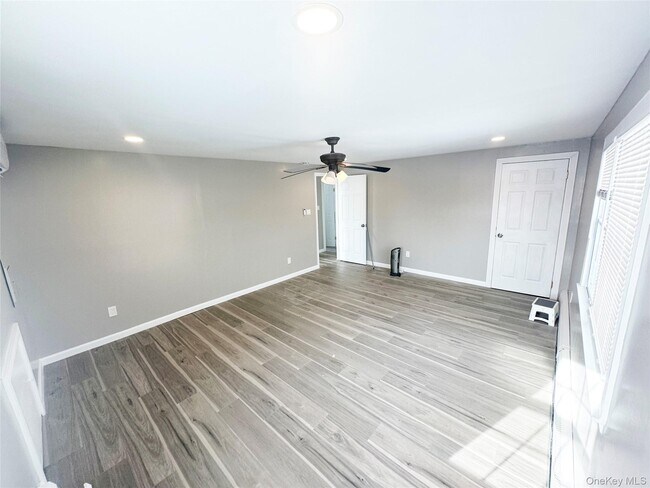 Building Photo - 15 Mida Ct