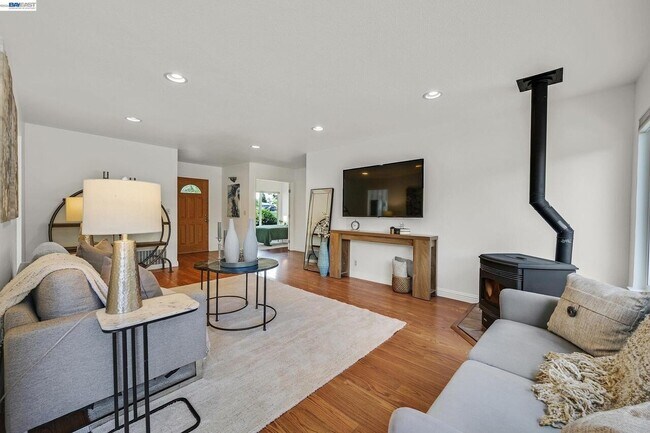 Building Photo - 2883 Westchester Dr