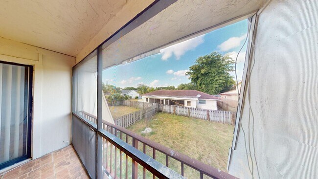 Building Photo - 1580 Montauk Dr