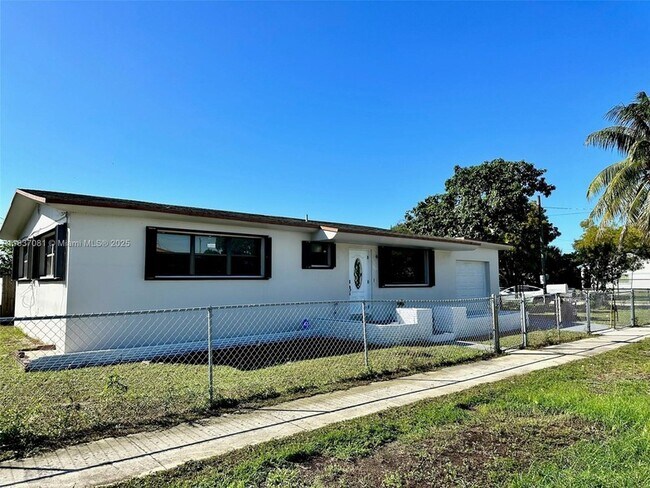 Primary Photo - 460 NE 169th St