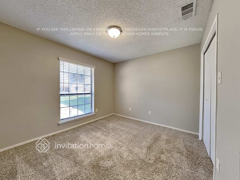 Building Photo - 519 Thomas