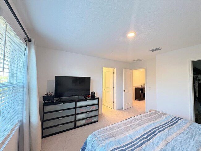 Building Photo - 5020 Revolutionary Wy