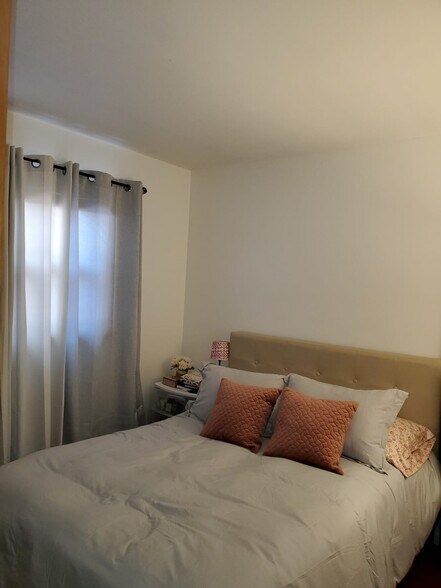 Building Photo - 7805 Park Ave