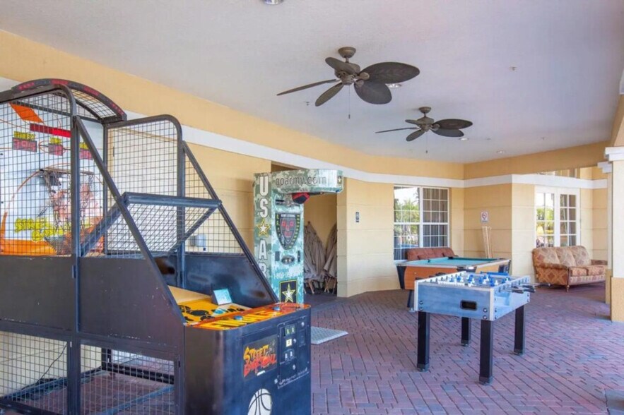Building Photo - 4001 Breakview Dr